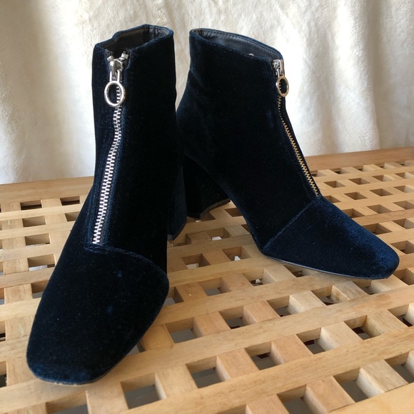 Dark blue velvet zipper booties - Picture 1 of 6